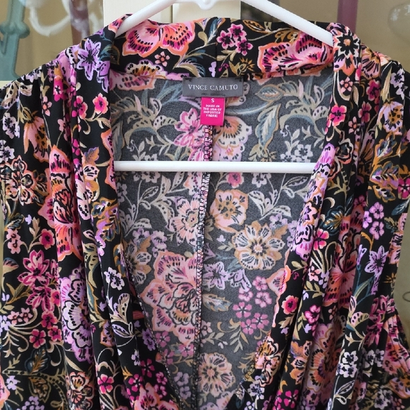 Vince Camuto Tops - Vince Camuto Vibrant Floral Top